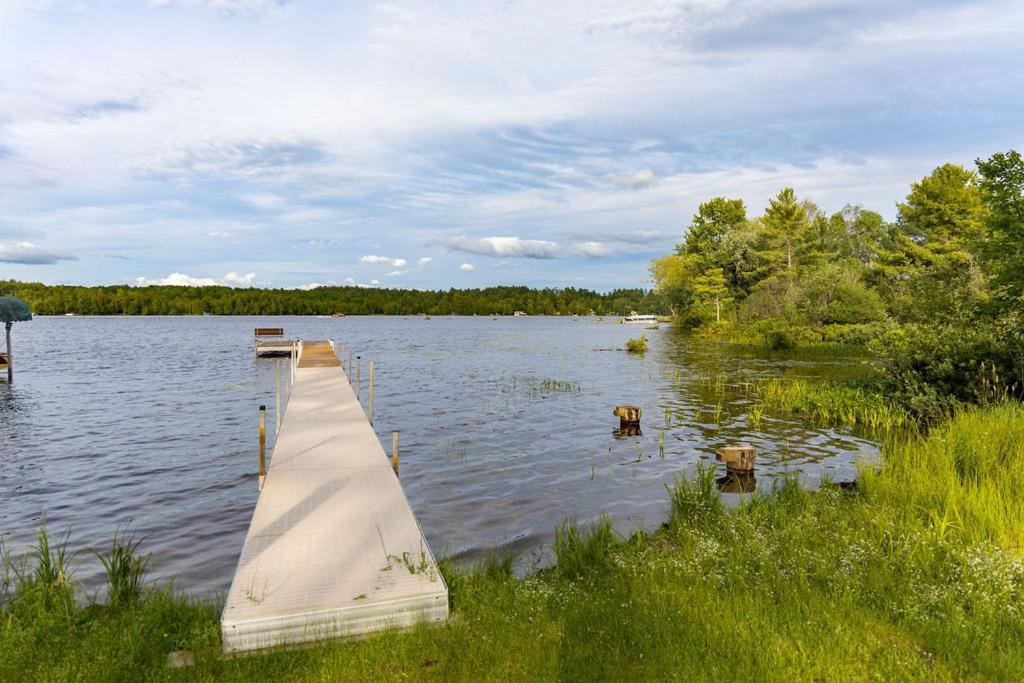 Twelve Pines Resort - South Lodge With Private Pier On Catfish Lake อีเกิลริเวอร์ ภายนอก รูปภาพ